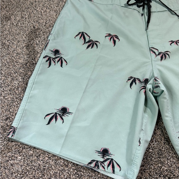 Billabong Men's Standard Sundays Pro 17 Inch Outseam Boardshort - Picture 7 of 7